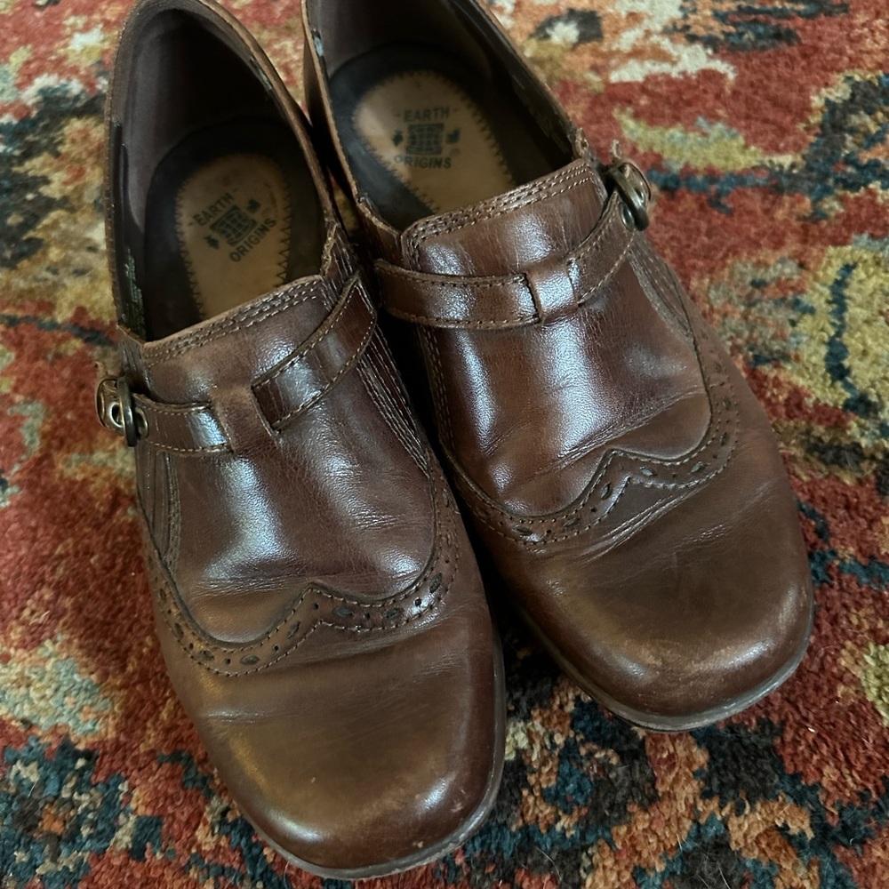 Women’s slip on’s. 7.5 in Brown.